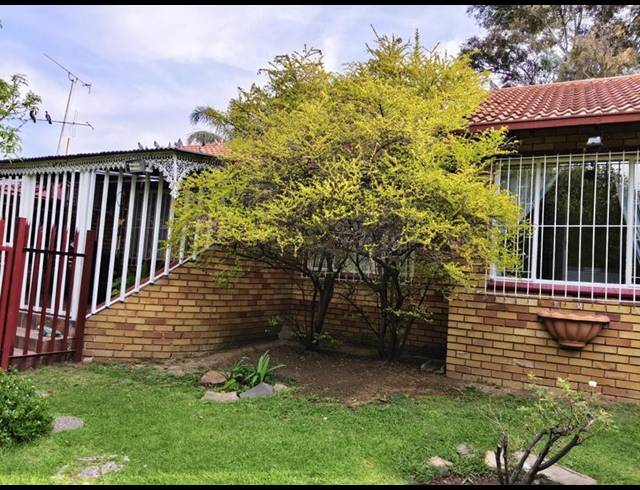 3 BEDROOM HOUSE FOR SALE IN ILLIONDALE